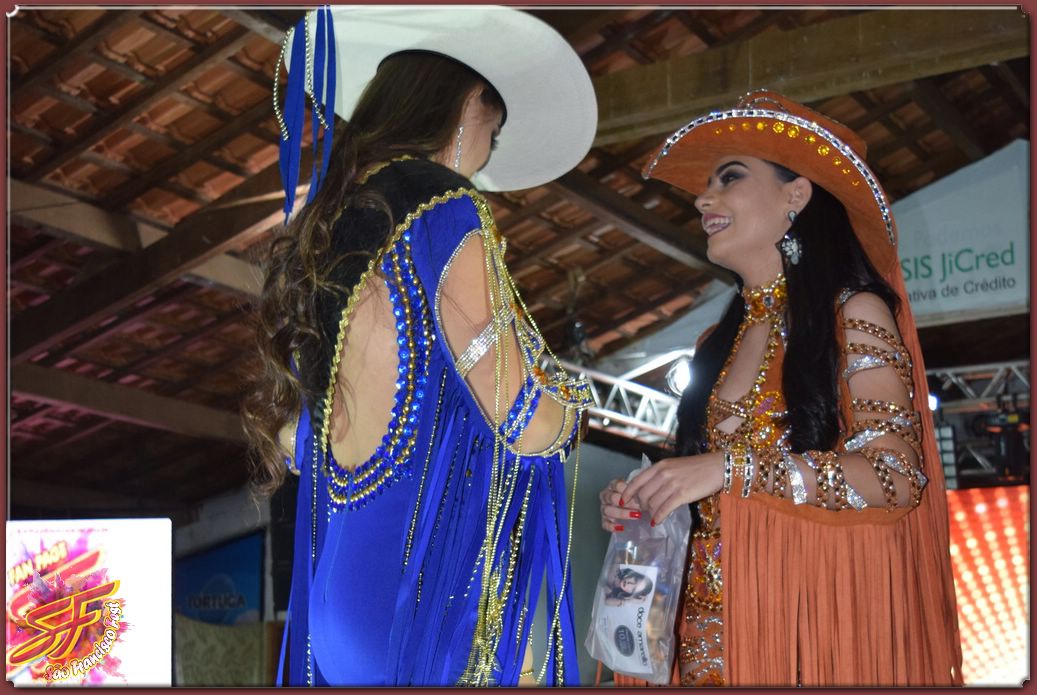 DESFILE DA RAINHA DA EXPOVALE 2019